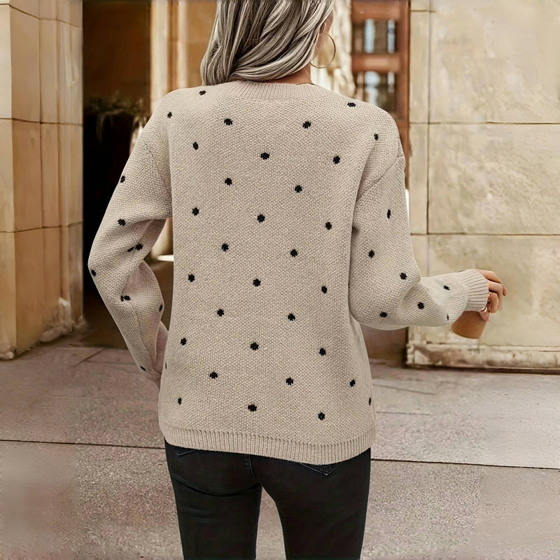 Gergana – Sweter w Kropki z Dzianiny