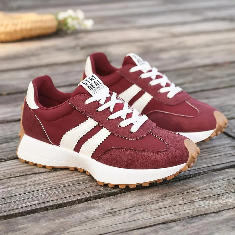 Lariesa – Trampki z Sznurowaniem i Kontrastowymi Paskami