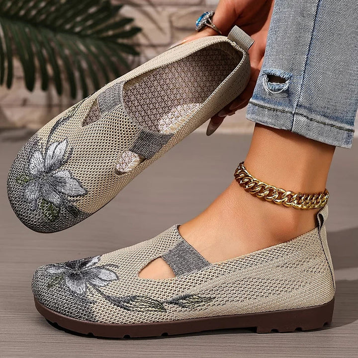 Martine – Przewiewne Dzianinowe Buty z Kwiatowym Haftem