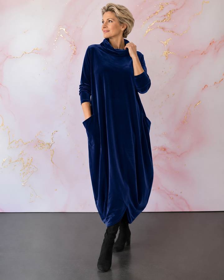 Lellina – Aksamitna, Luźna Sukienka Maxi Z Wysokim Kołnierzem