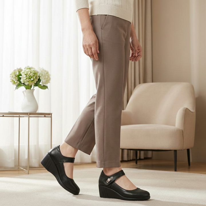 Aikaterina – Buty z Okrągłym Noskiem i Paskiem z Kamrą