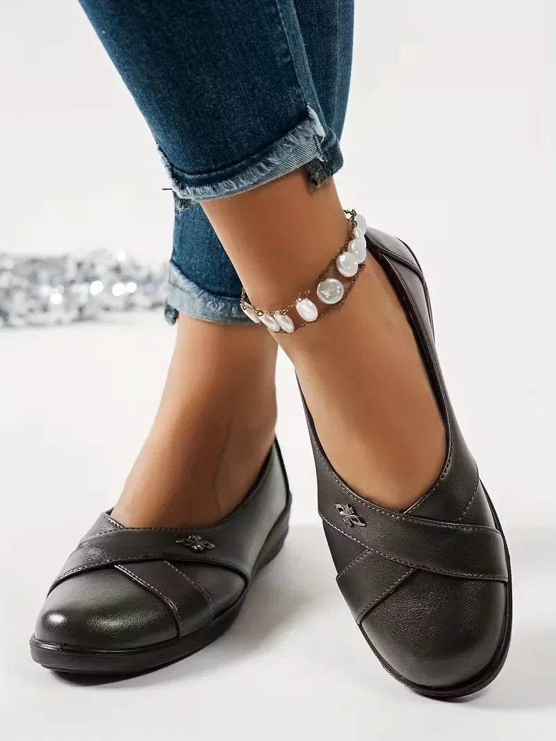 Kinerah - Oртопедиczne Skórzane Buty z Metalowym Emblematem
