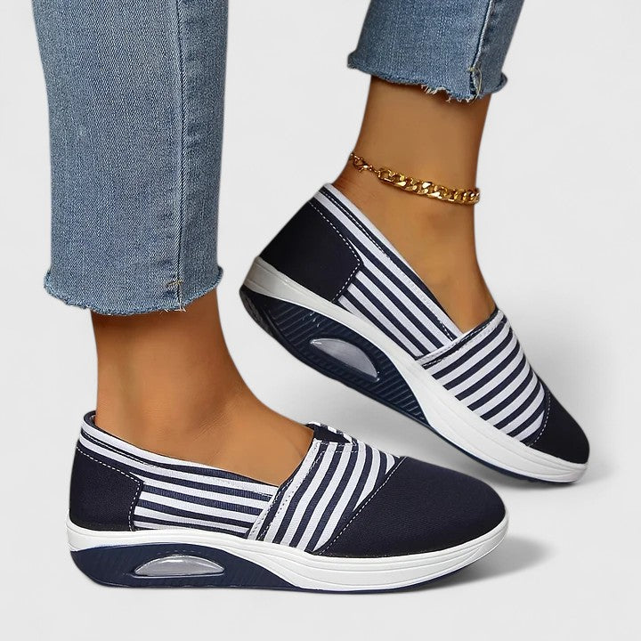 Onora - Buty Wsuwane W Paski