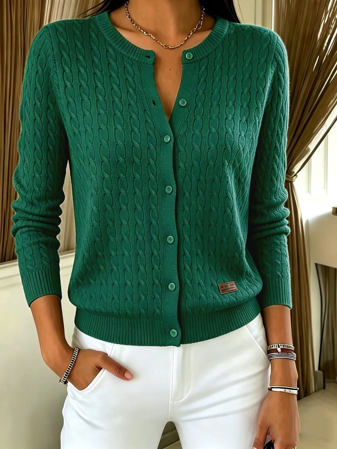Kitija – Sweter Z Dzianiny Typu Cable Knit Zapinany Na Guziki