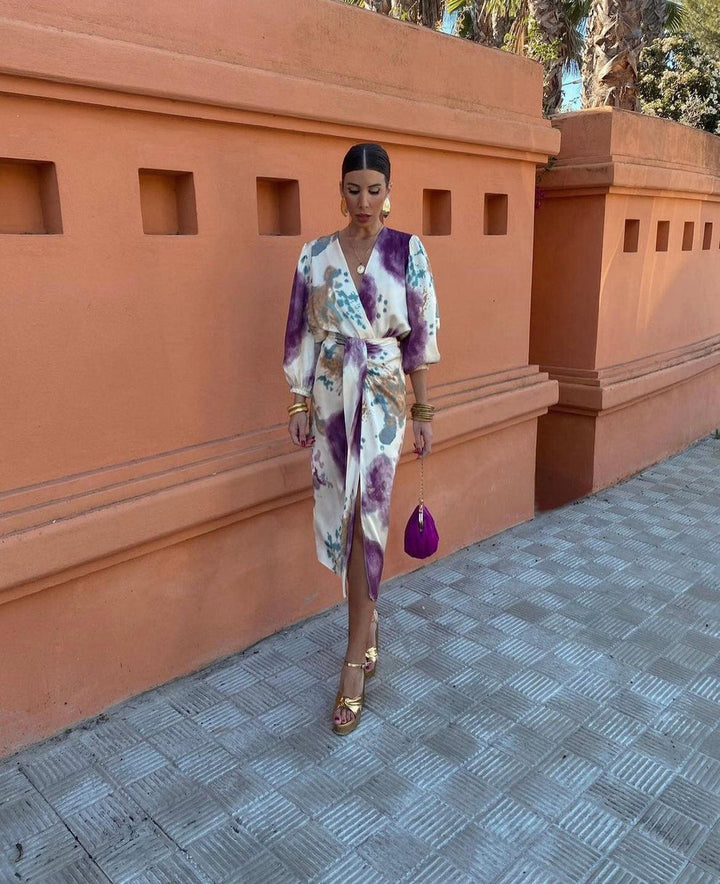 Goizane – Elegancka Sukienka w Kwiaty z Dekoltem w Szpic