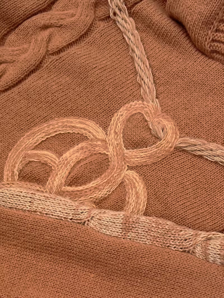 Cypriana – Elegancki Sweter z Kapturem