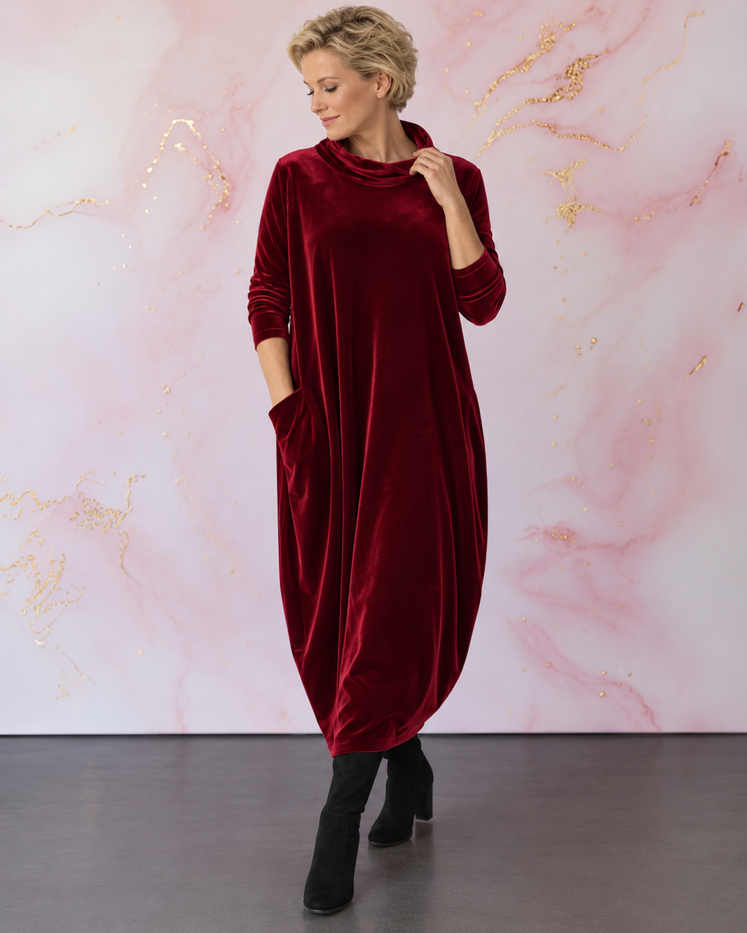 Lellina – Aksamitna, Luźna Sukienka Maxi Z Wysokim Kołnierzem