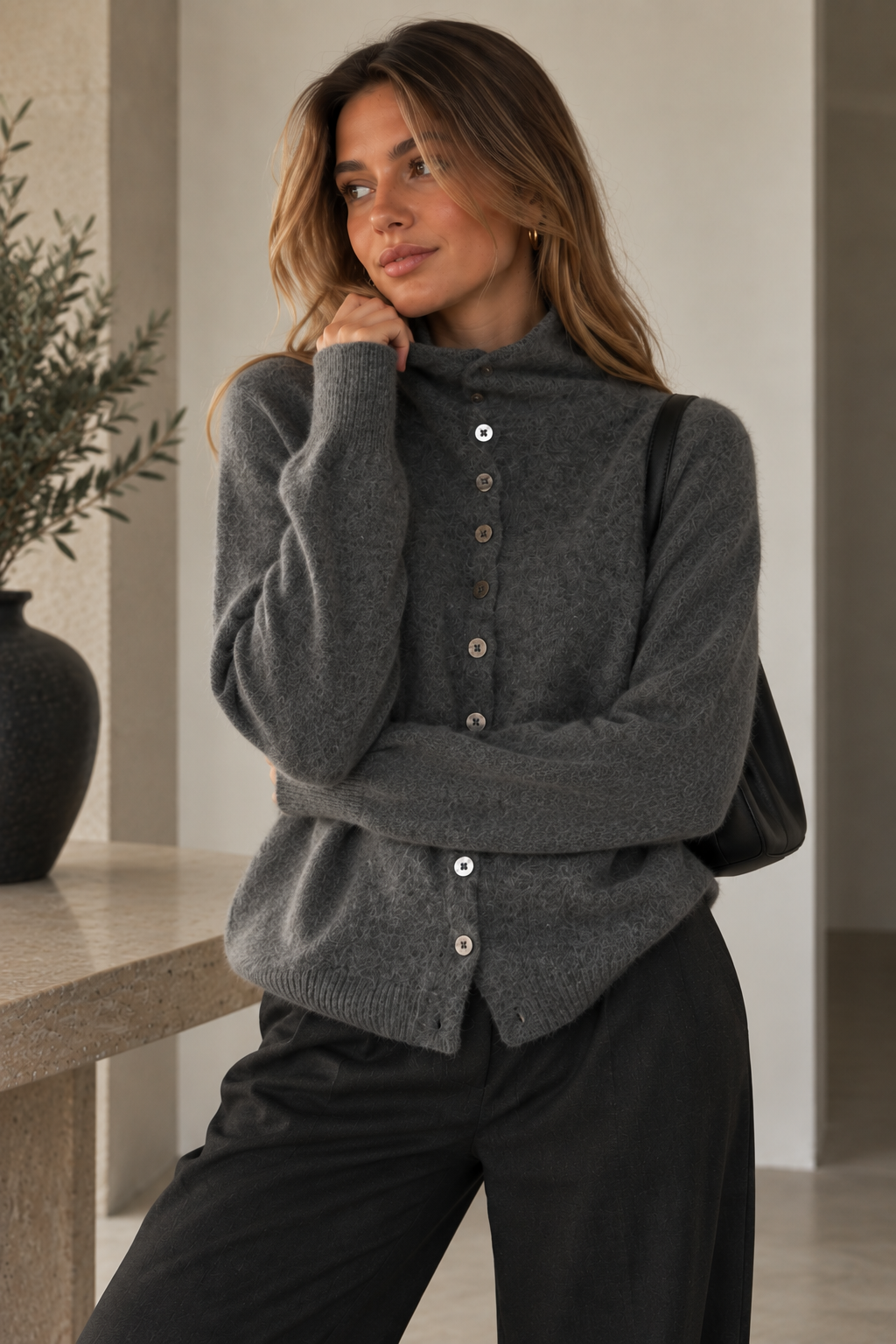 Larona – Sweter Z Dzianiny Z Zapięciem Na Wiele Guzików Z Przodu