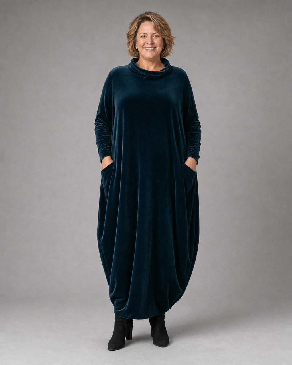 Lellina – Aksamitna, Luźna Sukienka Maxi Z Wysokim Kołnierzem