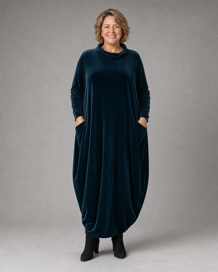 Lellina – Aksamitna, Luźna Sukienka Maxi Z Wysokim Kołnierzem