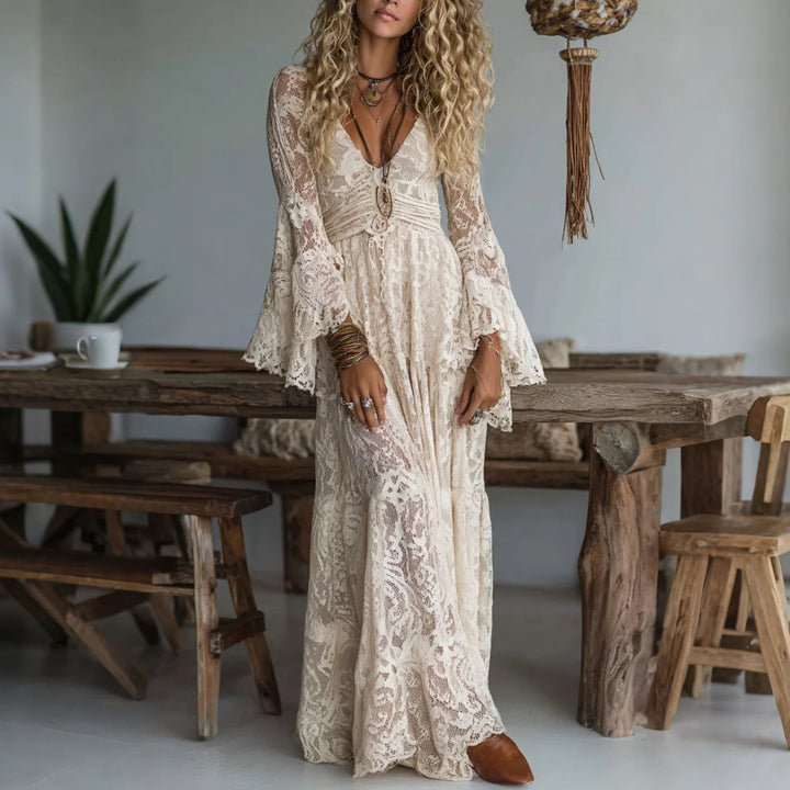 Chariya – Sukienka maxi w Stylu Bohemy z Kwiatową Koronką i Rękawami Dzwonowymi