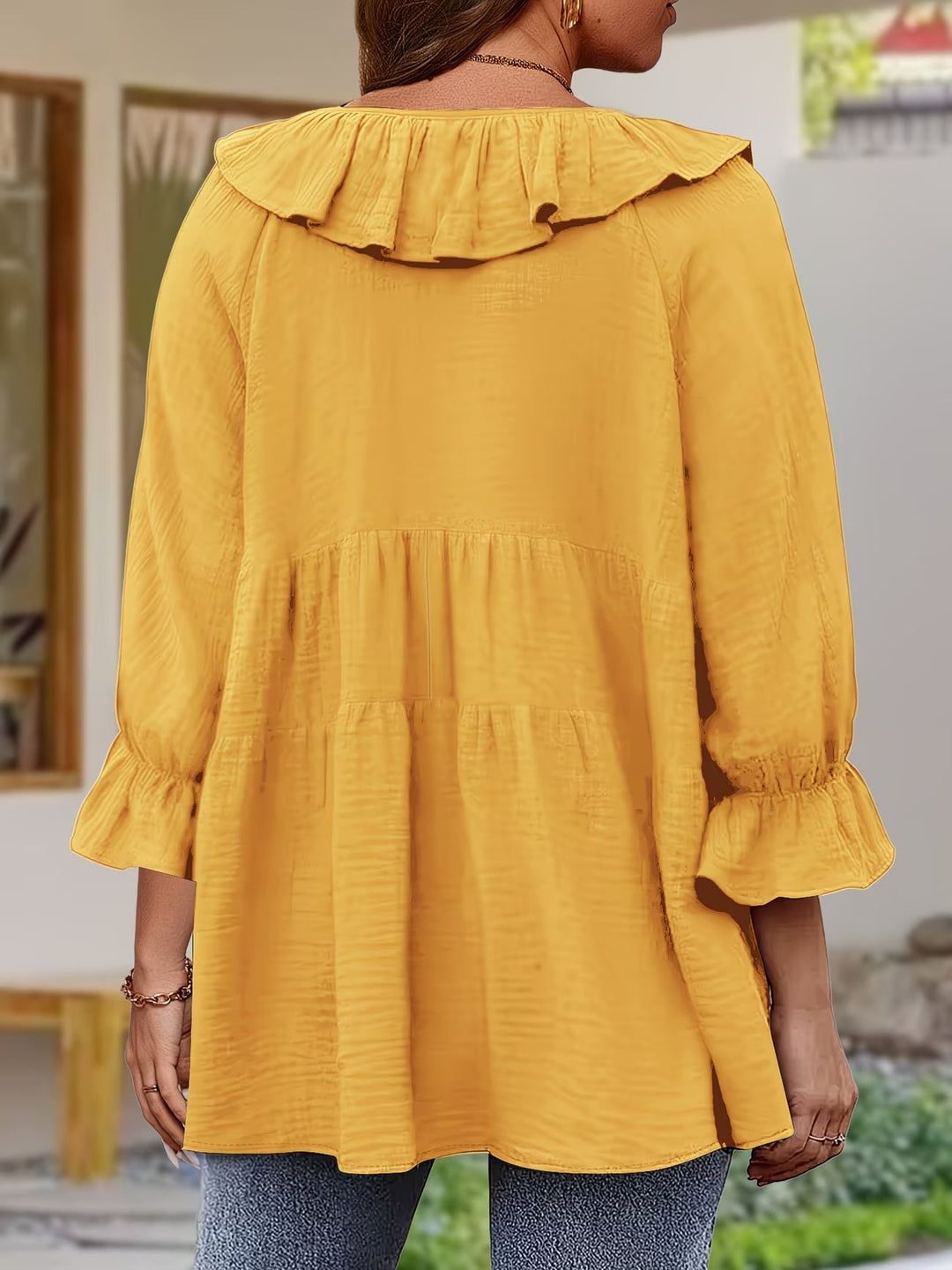 Garbine – Elegancka Bluzka z Falbaną Przy Szyi