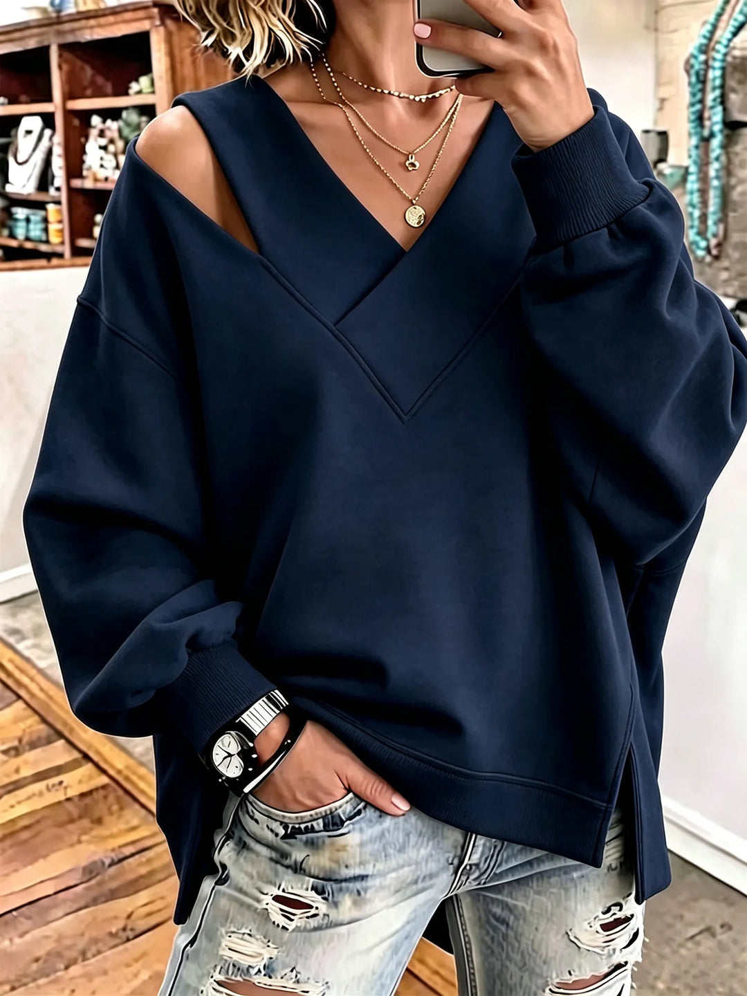 Kirstan – Elegancka Bluza Oversize z Wycięciem i Dekoltem w Kształcie Litery V