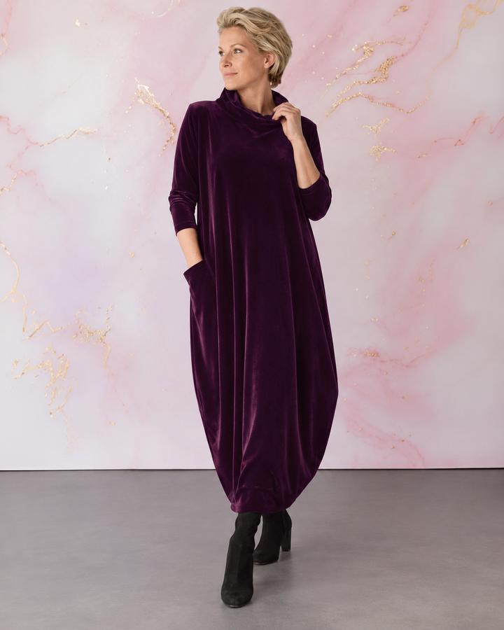 Lellina – Aksamitna, Luźna Sukienka Maxi Z Wysokim Kołnierzem