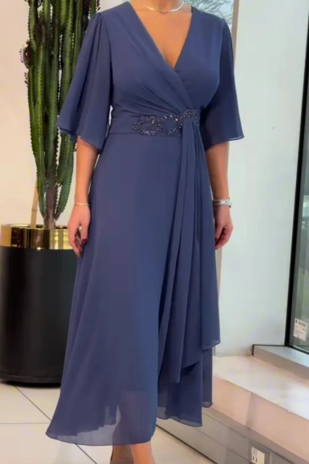 Ezina – Elegancka Długa Sukienka z Szyfonu