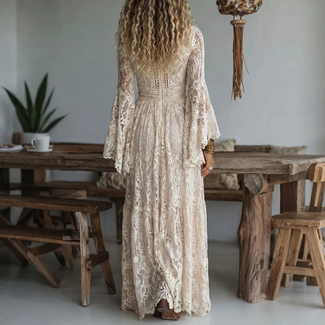 Chariya – Sukienka maxi w Stylu Bohemy z Kwiatową Koronką i Rękawami Dzwonowymi