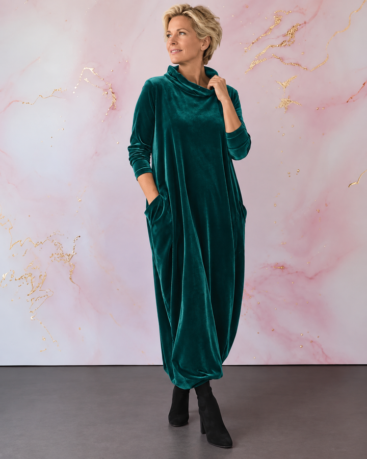 Lellina – Aksamitna, Luźna Sukienka Maxi Z Wysokim Kołnierzem