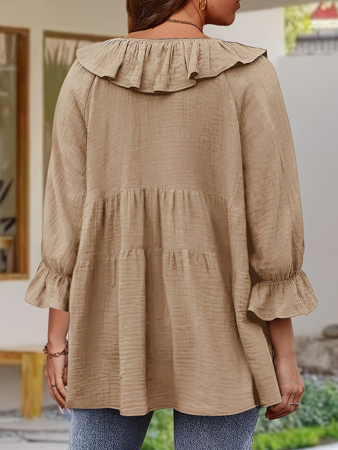 Garbine – Elegancka Bluzka z Falbaną Przy Szyi