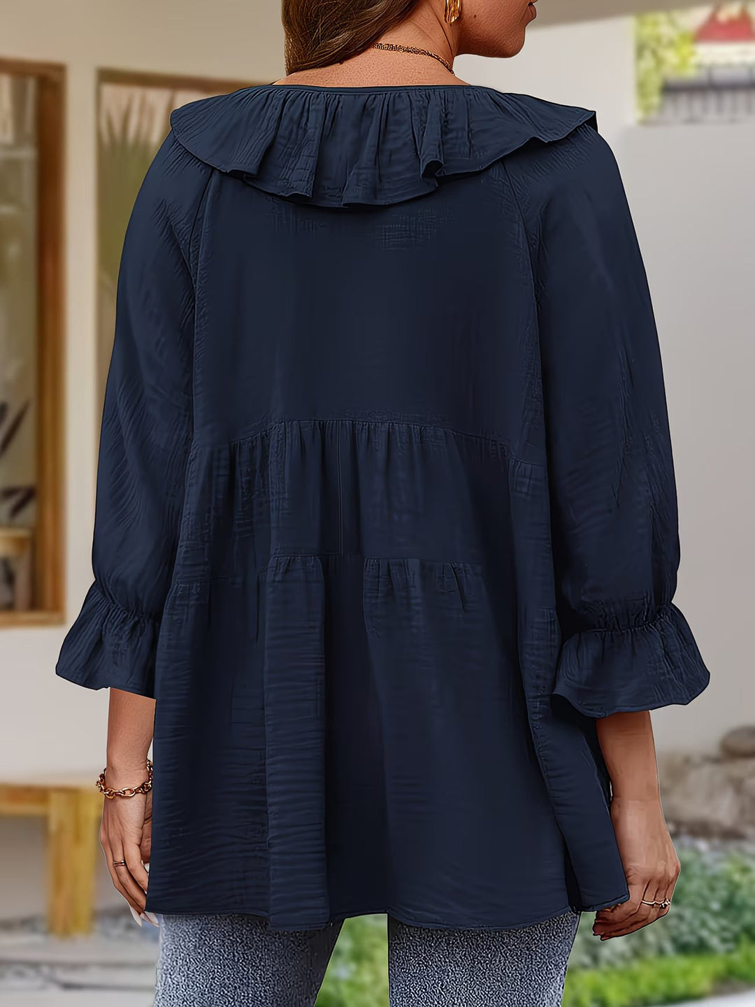 Garbine – Elegancka Bluzka z Falbaną Przy Szyi