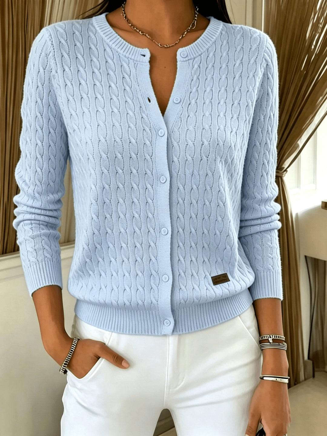 Kitija – Sweter Z Dzianiny Typu Cable Knit Zapinany Na Guziki