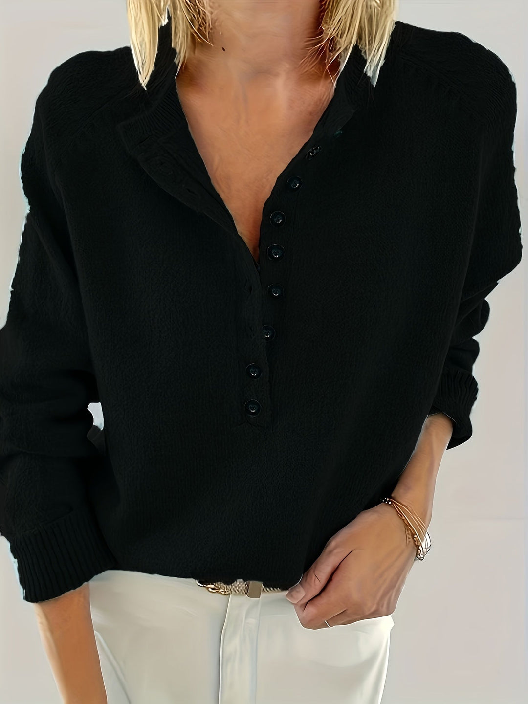 Yelena – Sweter z Długim Rękawem i Guzikami