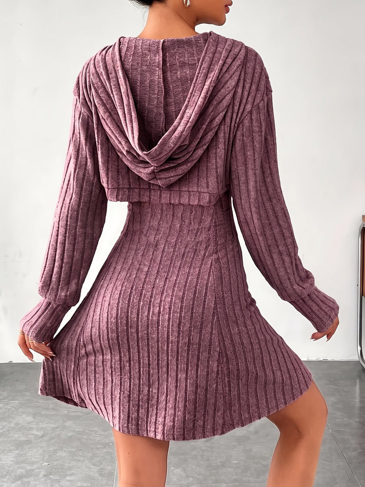 Joaquina – Mini Sukienka z Prążkowanej Dzianiny z Krótką Bluzką z Kapturem