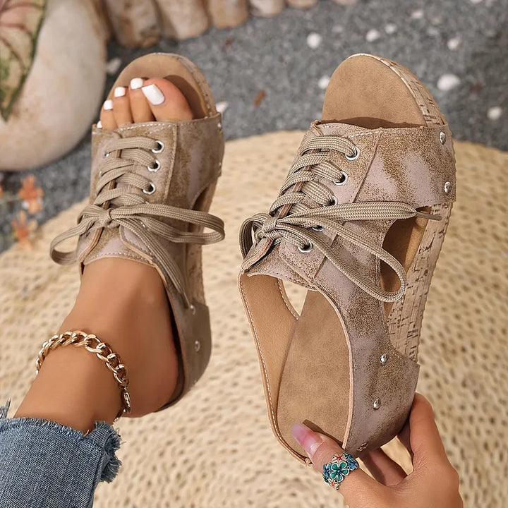 Nadiu – Wygodne Letnie Klapki na Koturnie