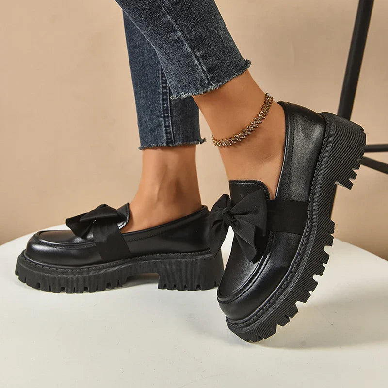 Batya – Eleganckie, Antypoślizgowe Buty z Kokardką