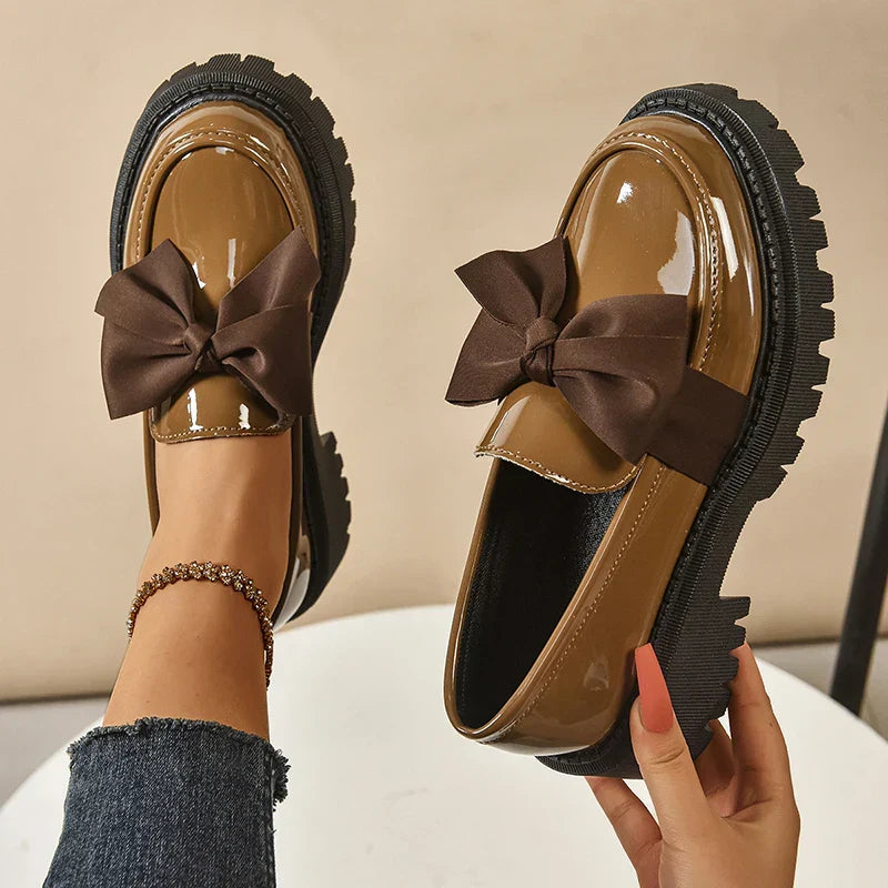 Batya – Eleganckie, Antypoślizgowe Buty z Kokardką