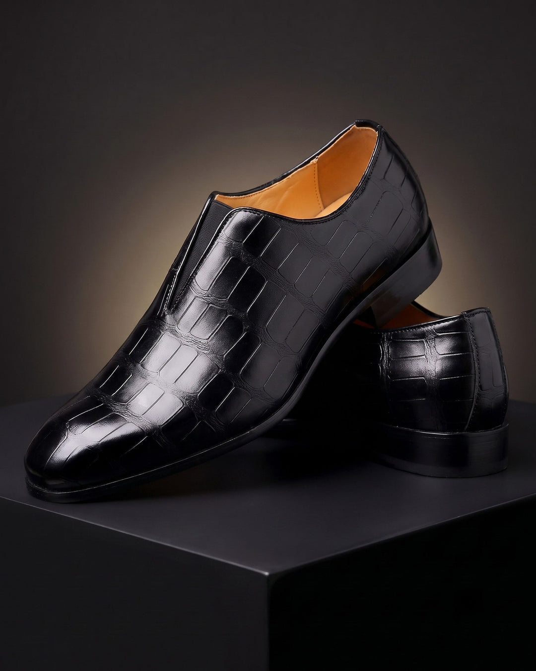 Amphon – Mokasyny z Fakturą Przypominającą Skórę Krokodyla i Konstrukcją Typu Slip-on