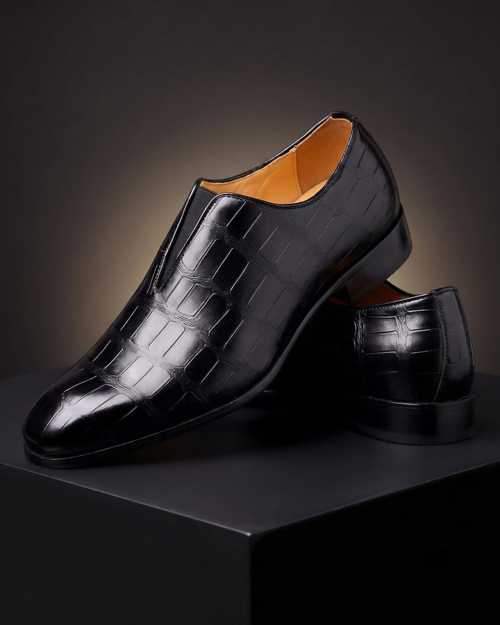 Amphon – Mokasyny z Fakturą Przypominającą Skórę Krokodyla i Konstrukcją Typu Slip-on