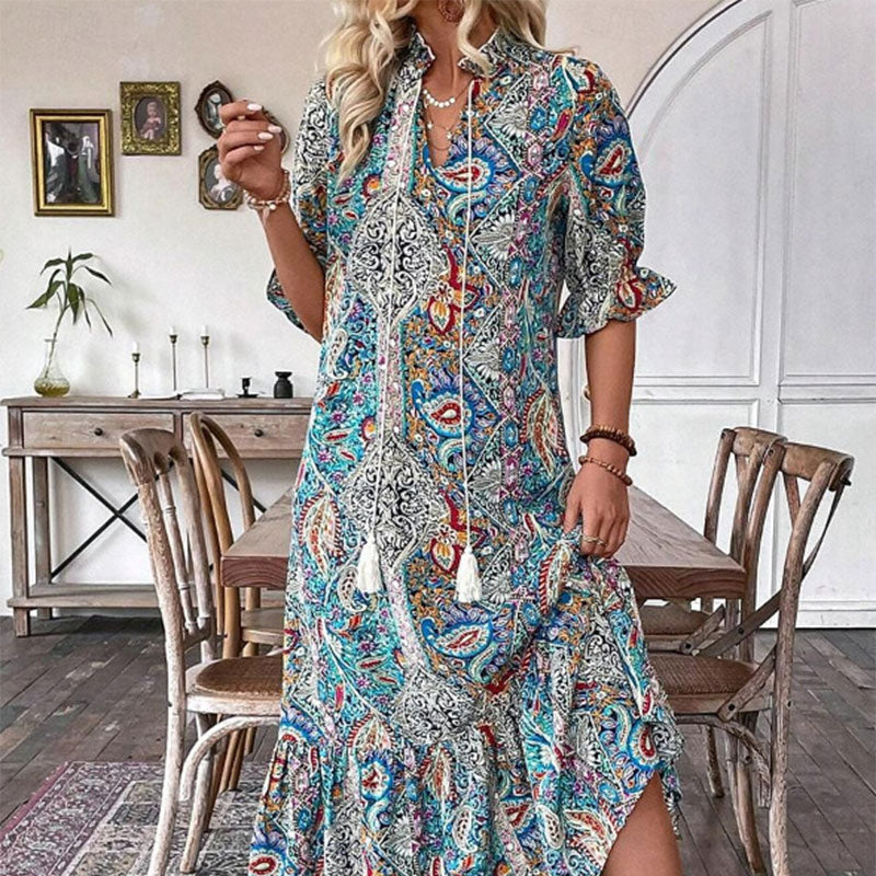 Aniy – Letnia Sukienka w Kwiaty z Dekoltem w Serek
