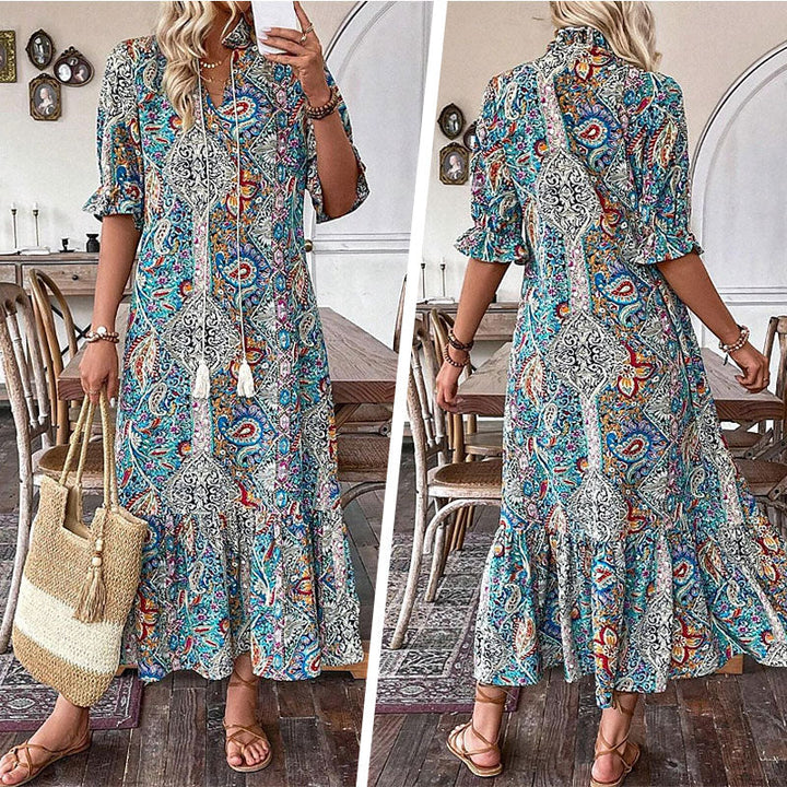 Aniy – Letnia Sukienka w Kwiaty z Dekoltem w Serek