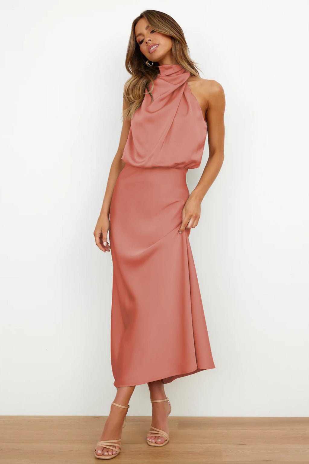 Aukje – Elegancka Satynowa Sukienka Maxi Bez Rękawów